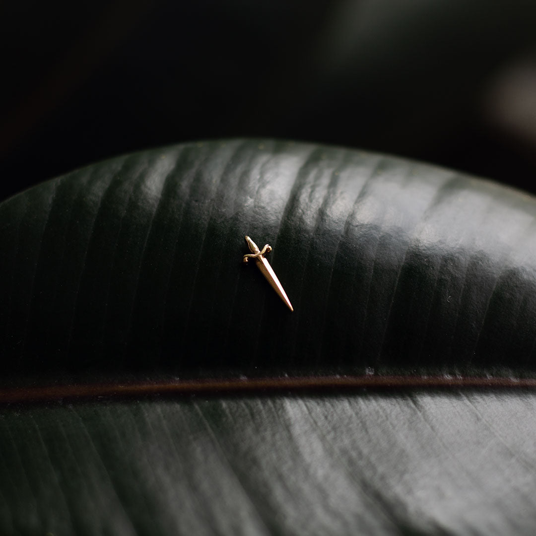 Saber 14k Gold Dagger Threadless End